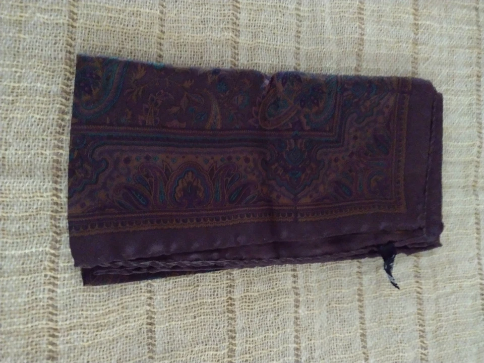 Bufanda de seda vintage DIOR pañuelo cuadrado de bolsillo Italia tonos joyas Foto 3 de 4