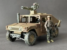 BBI 1:18 US Army M1025 TOW Missile Carrier Humvee 2001 Elite Force Desert Ops