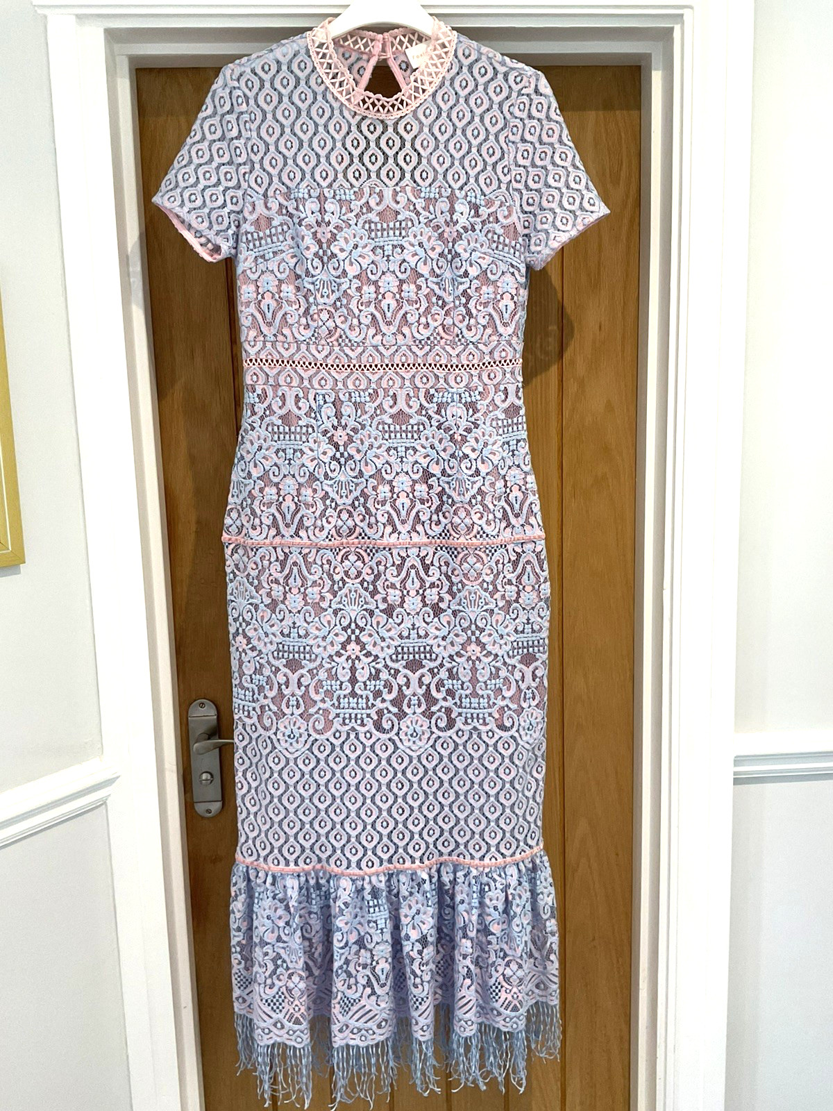 Maxi Vestido Foxiedox Azul/Rosa Encaje Ajustado Manga Corta Flecos Talla Mediana