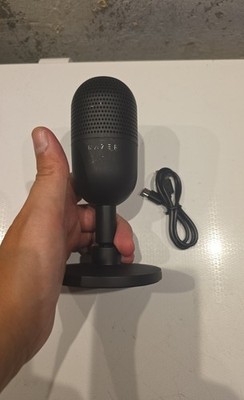 Razer Seiren Mini USB Mikrofon Schwarz freistehend mit Tischständer
