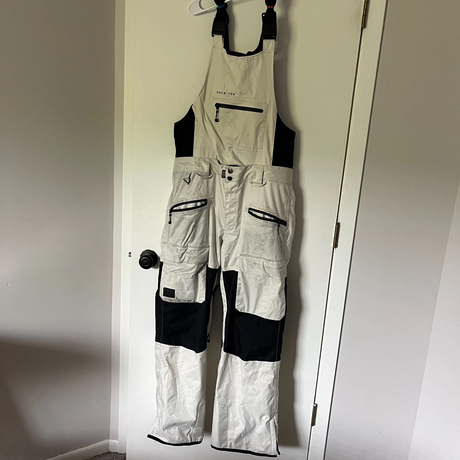 Saga Outerwear Co Bib Snow Pants Men Medium Beige/Black SAGA-TEK Ski Snowboard
Opens in a new window