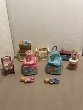 Asilo nido Fisher Price Loving Family con mobili e 2 bambini