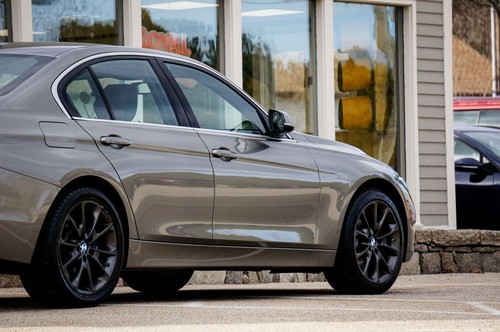 2017 BMW 3-Series xDrive - Picture 4 of 40