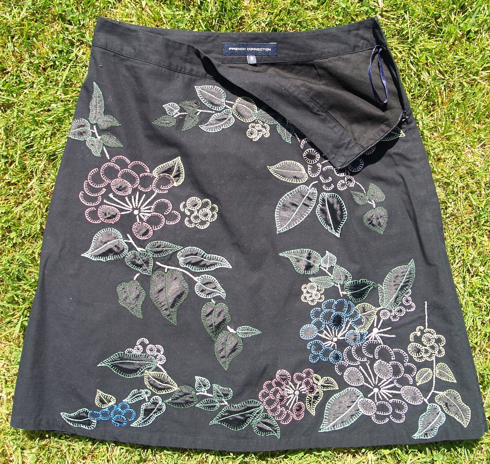 French Connection size 10 skirt embroidered Black A line VINTAGE image 8