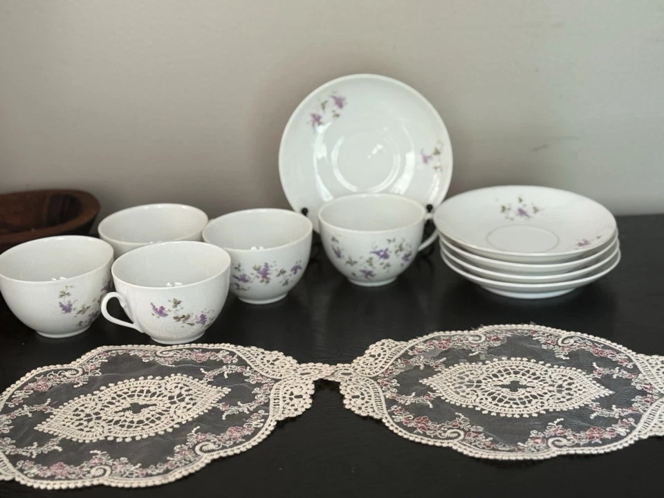 Винтажная чайная чашка и блюдце из тонкого костяного фарфора, белая с фиалками, набор из 5 - Изображение 3 из 4