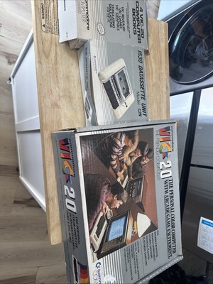 Commodore VIC 20 Computer Vintage- UNTESTED Books And Datassette C2n