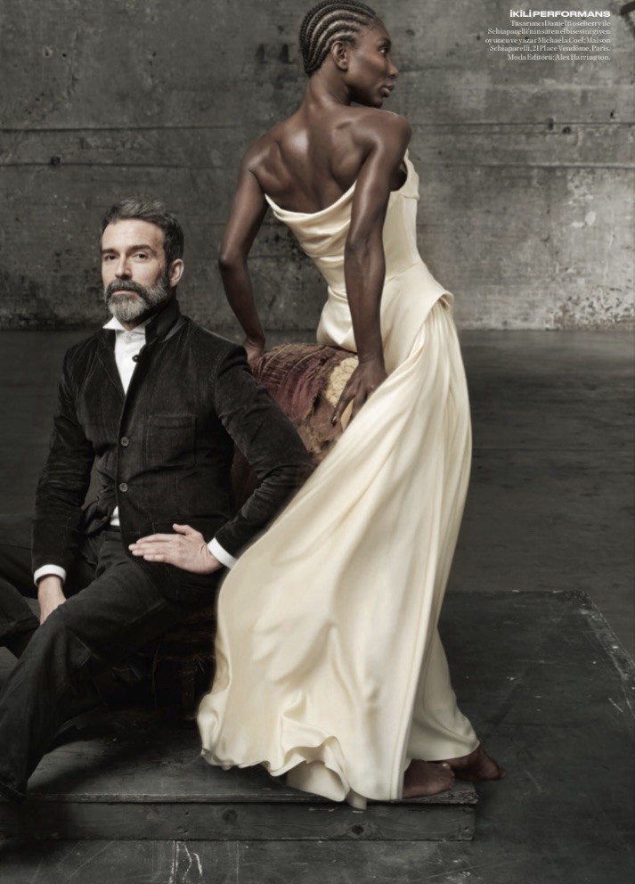 vogue Turkey October 2023 Taylor Hill Ayça Ayşin Turan, Carolina