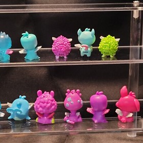 LOT OF 22 HATCHIMALS COLLEGGTIBLES COLLECTIBLES CUTE MINIATURE SERIES FIGURES