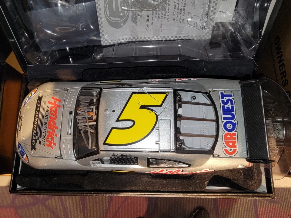 Mark Martin #5 Hendrick 2009 autografiado 25 aniversario - cuna Elite 1:24   Foto 3 de 4