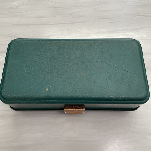 Vintage UMCO Model 131US Tackle Box Green, Gold Clasps,Blk Handle &Tray - Picture 8 of 12