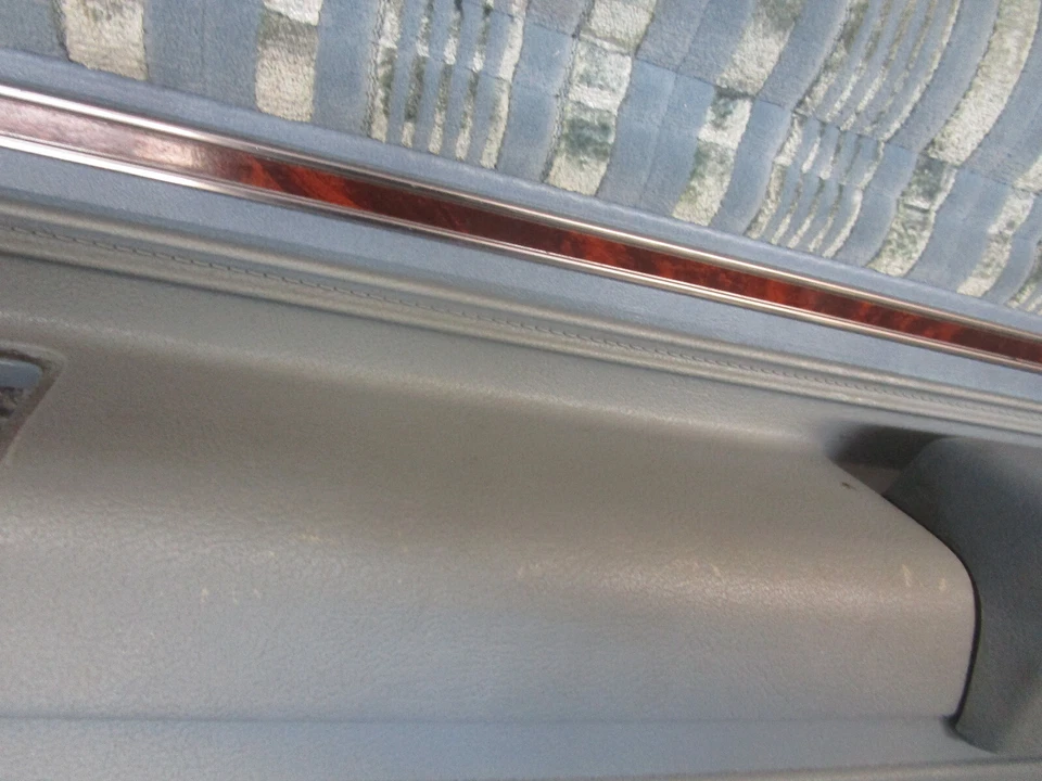 Oldsmobile Cutlass Supreme Brougham 1976 1977 par de paneles de puerta azul Foto 4 de 4