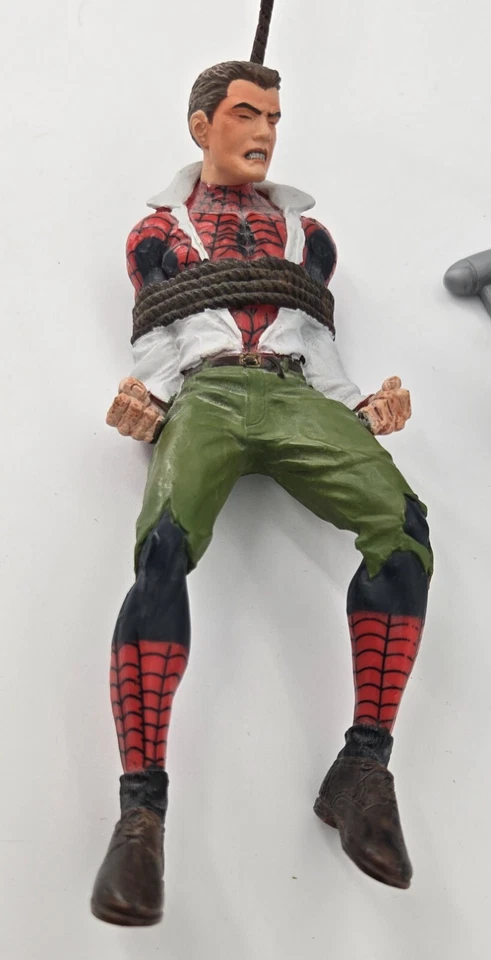 Figuras de acción Marvel Green Goblin vs. Unmasked Spider-Man Peter Parker 7" DST Foto 3 de 4