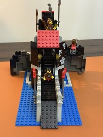 LEGO #  6075 Castle Wolfpack Tower 1992 Ghost 99% Complete ,all Minifigs.Scarce