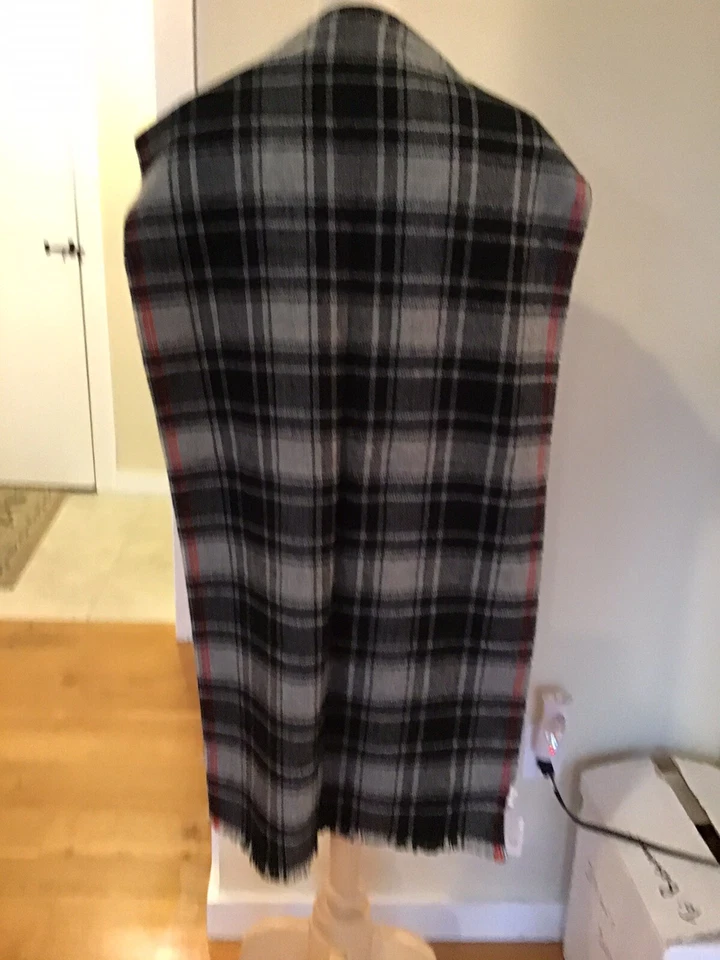 Bufanda a cuadros GAP gris, negra, roja nueva con etiquetas Foto 3 de 4