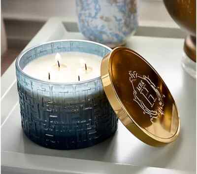 HomeWorx by Slatkin Mrs. H by Dee Hilfiger 18oz Cozy Swiss Chalet Blue Candle