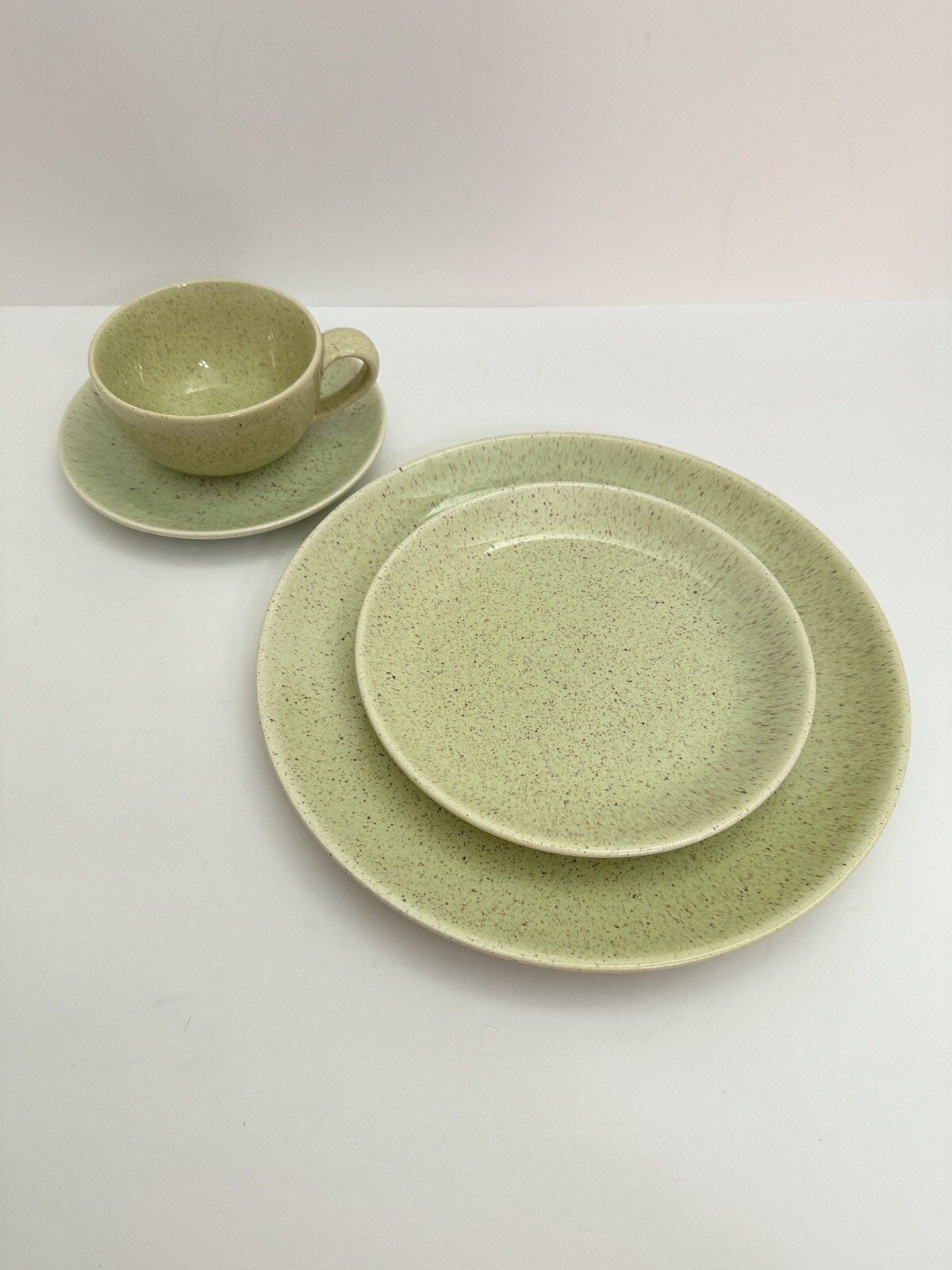 Vintage MCM LAUREL POTTERY CALIFORNIA LIVING Speckled Green 4Piece Place Setting