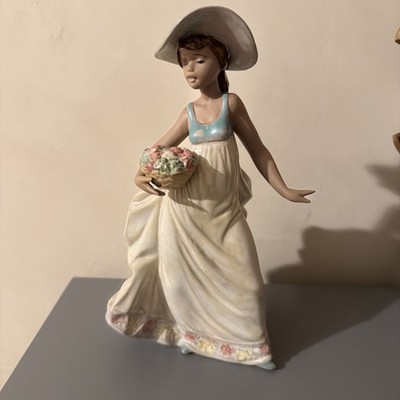 Lladró Porzellan Figur Carefree Sammlerstück von Lladró Artikelnummer 2288