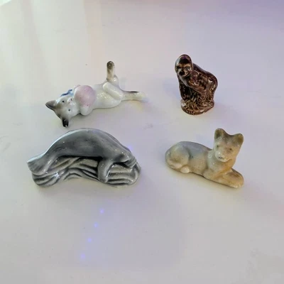 Blue And White Porcelain Figurines In Antique Ceramic & Porcelain