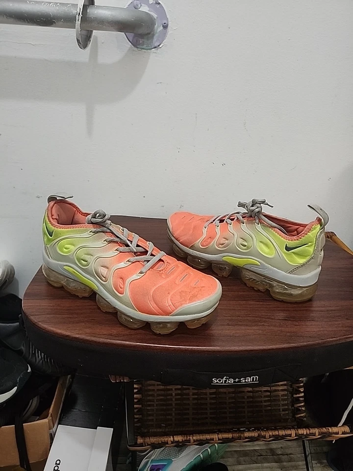 Size 8.5 - RARE Nike Air Vapormax Plus Reverse Sunset Orange Volt AO4550-003 - Image 2 of 4