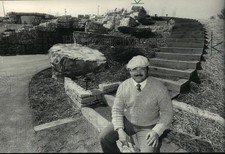 1987 Press Photo Patrick Zeigewied Landscape Designer of Tom Barrett's House