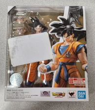 *BOX DAMAGED* Dragon Ball: Son Goku Super Hero Ver S.H.Figuarts Action Figure