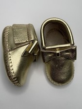Minnetonka moccasins baby size 2 booties slipper shoes