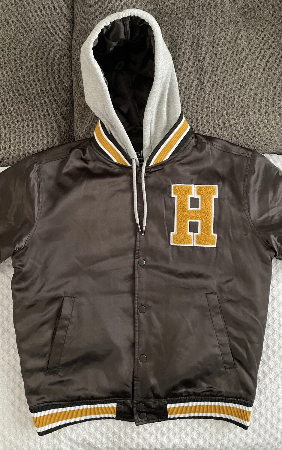 Harry Potter Hufflepuff Varsity Jacket Collector’s Edition Small Black