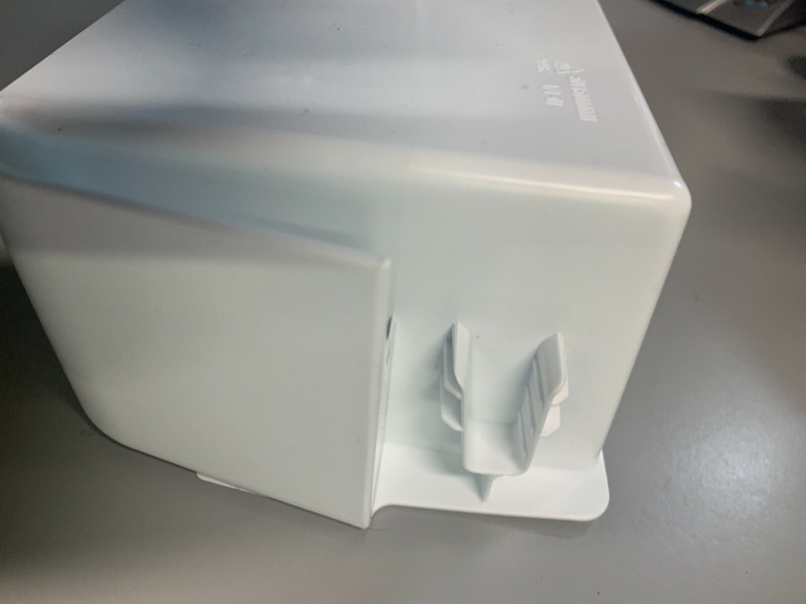 50115101000N Insignia / Midea Refrigerator Right Large Tray 