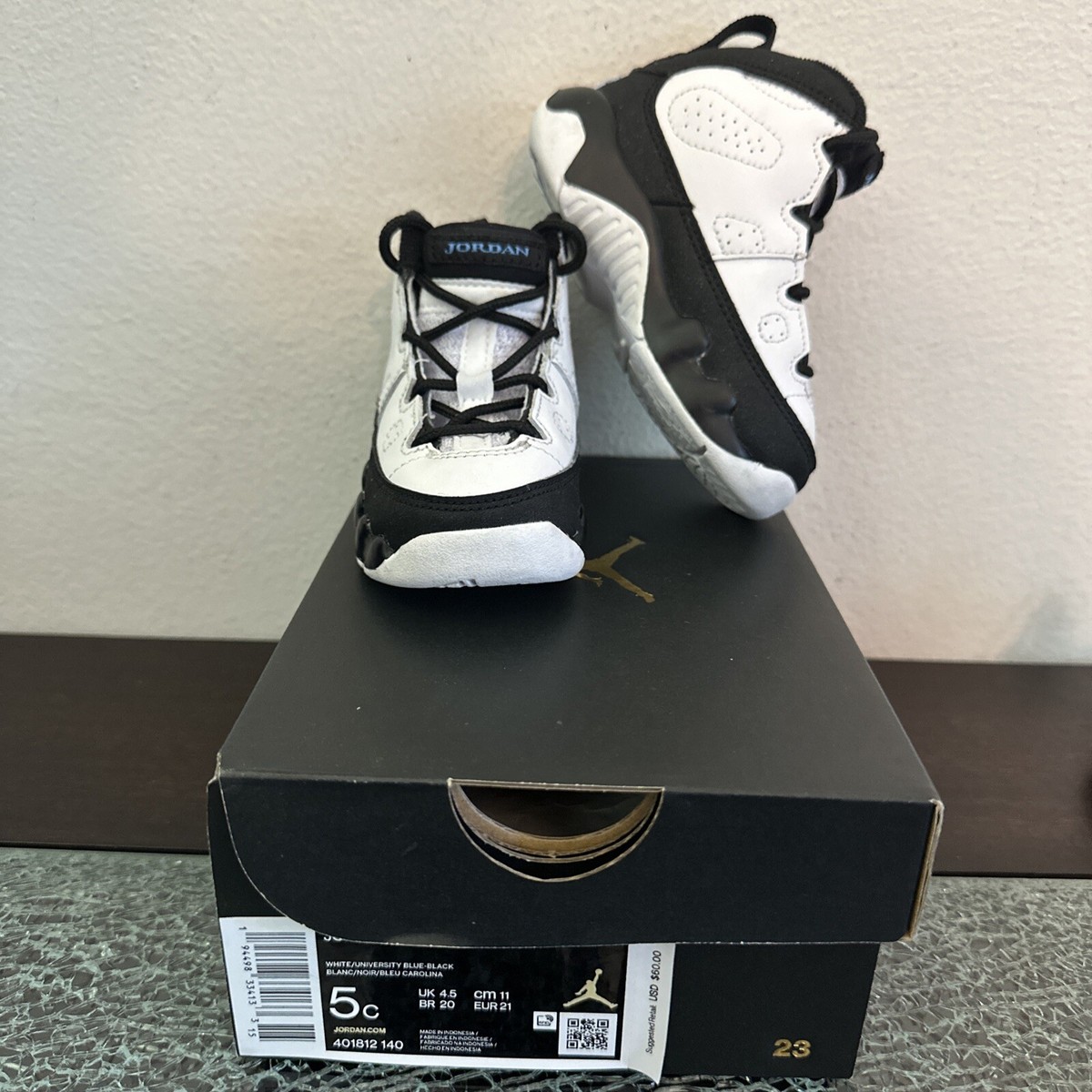 retro 9 university blue on feet