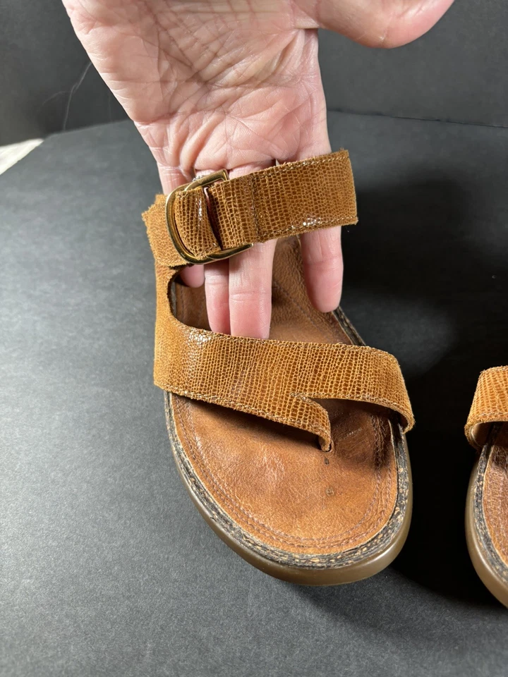 Sandalias de cuña Ariat con tiras sin cordones para mujer talla 8,5 B tanga con hebilla de cuero marrón Foto 2 de 4
