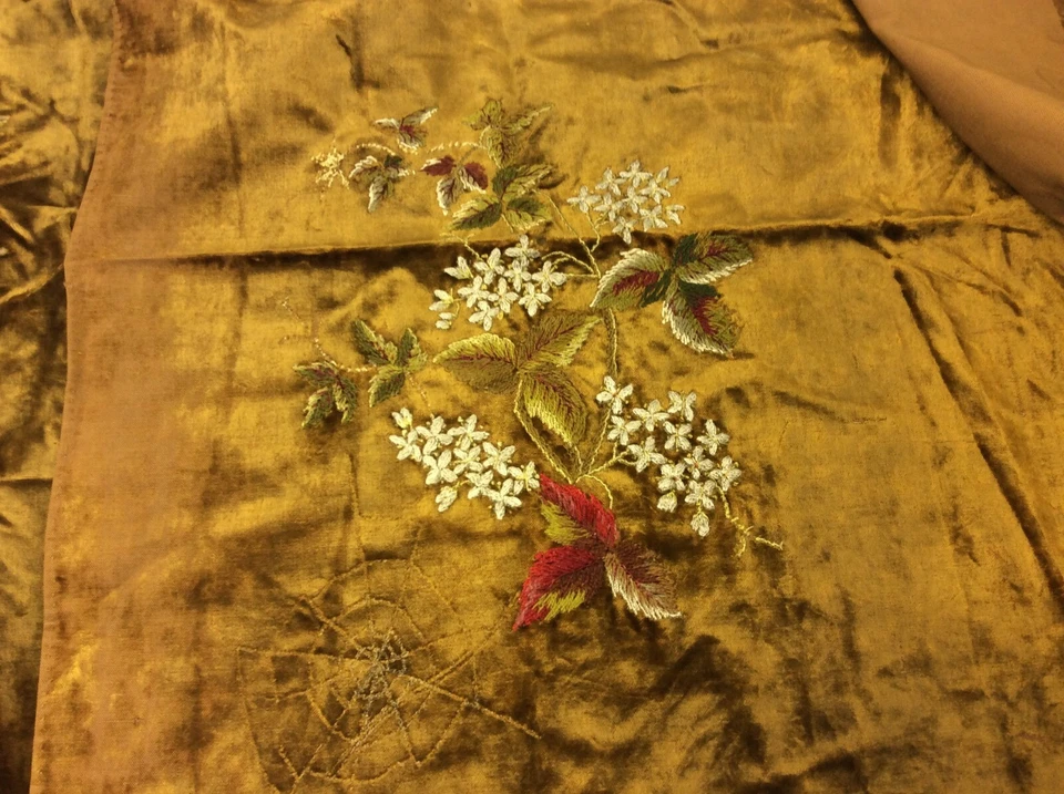 Fundas para sillas de fieltro marrón de terciopelo bordadas a mano textiles hechos a medida  Foto 4 de 4