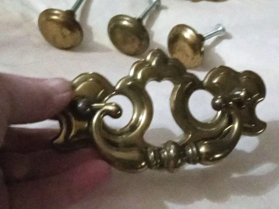 10 piezas Antiguo ala de murciélago de latón de colección Chippendale Drop Bail Pulls 3 LG 4 med 3fl Foto 4 de 4