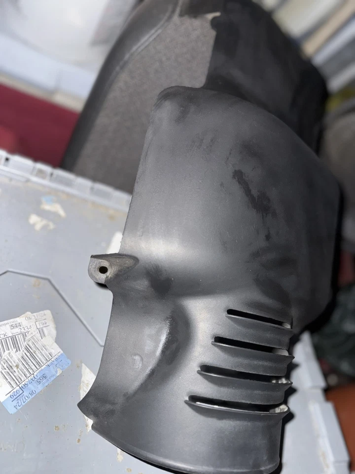 Cubierta motor GMC YUKON XL 1500 02 Foto 3 de 4