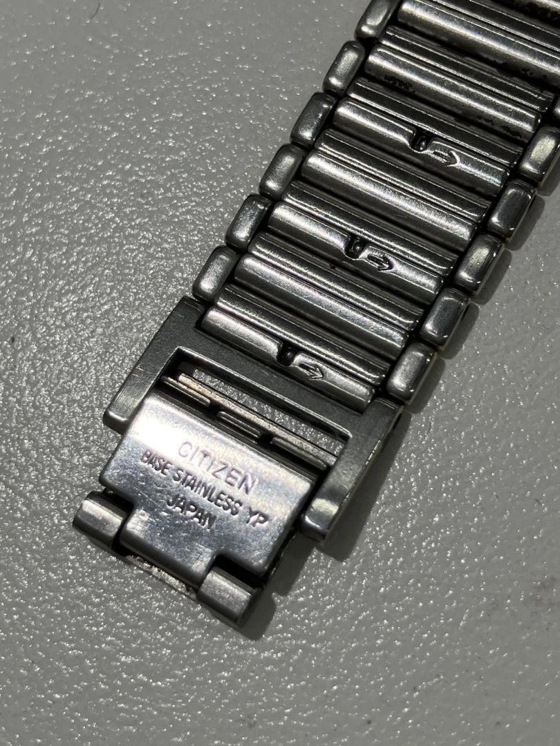 SAINT LAURENT (YSL) Orologio al quarzo Yves Saint Laurent acciaio argento con scatola e manuale (batteria scarica)