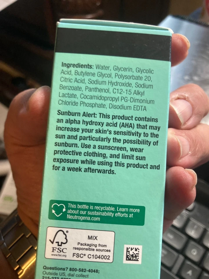 Neutrogena Skin Perfecting Daily Liquid Facial Exfoliant with 7% Glycolic (M4) - Image 2 of 2