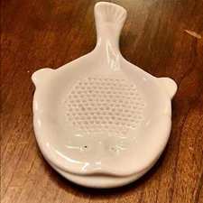 Ginger Garlic Grater Dish Fish Flounder Wasabi White Porcelain Japan Keilen Ltd.
