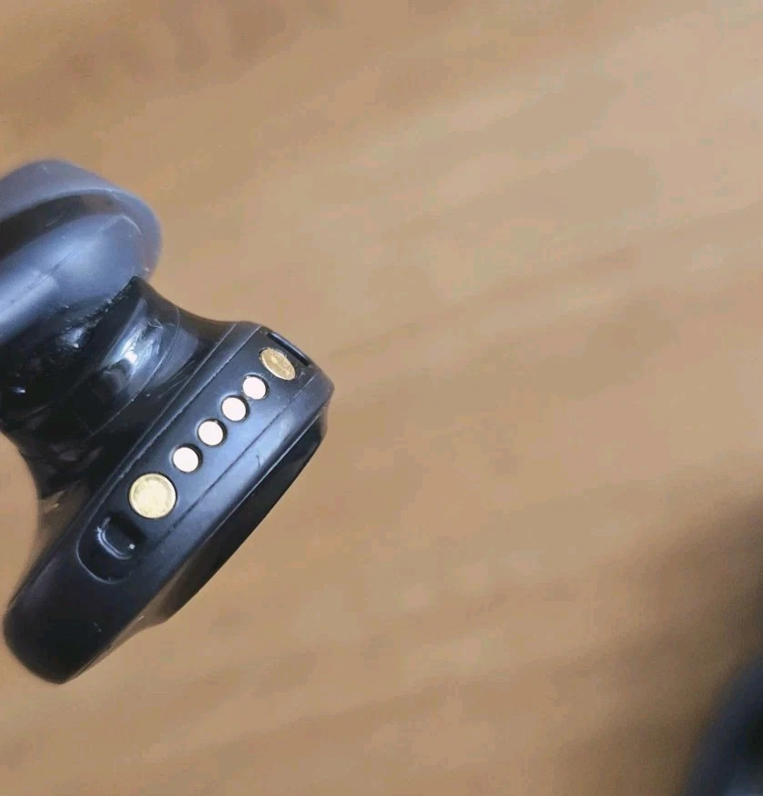 Bose SoundSport Free Wireless In-ear Headphones Earbuds Left Ear And Case Only - Image 3 of 4