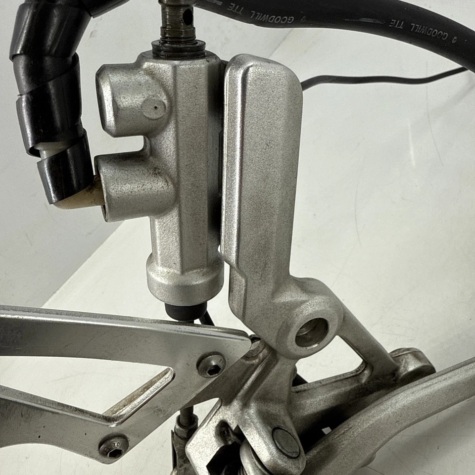 Reposapiés derecho completo Aprilia Shiver SL750 2010-2016 #YZ2 Foto 3 de 4