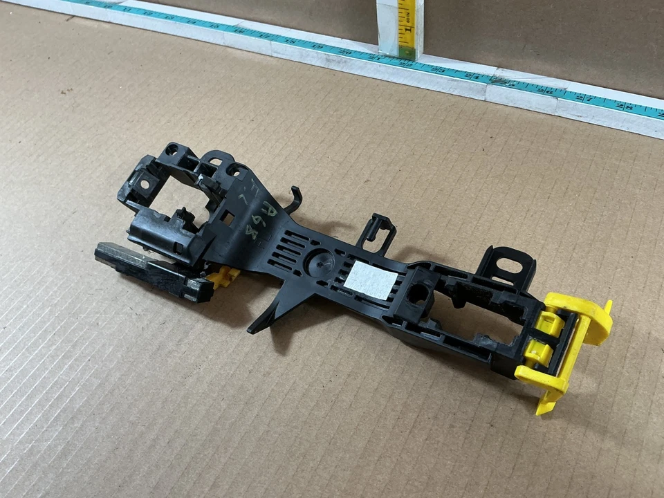 Conjunto de marco de manija de puerta exterior delantera izquierda Toyota Sienna 2011-2020 OEM Foto 4 de 4