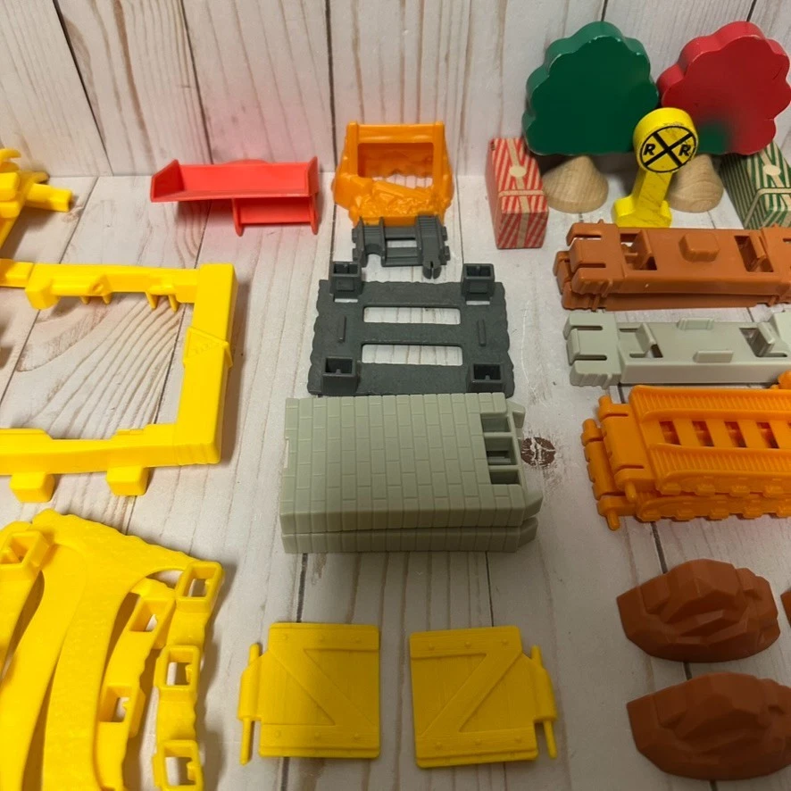 Guilane Thomas & Friends Train Set 49 Replacement Pieces Tracks Signs 2013 2014 - Image 3 of 4