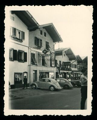 VW Beetle Cars in Front of Showcase - Photo Kaindl - 1950s 1960s Automotive - Photo 6x7cm