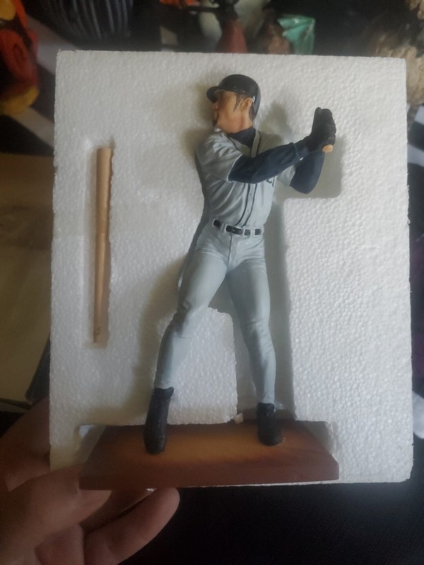 Ichiro Suzuki Salvino's Prestige Series Statue Lmtd To 10,000 Worldwide