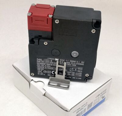 New electromagnetic safety door lock switch D4NL-4CFA-B #W8*