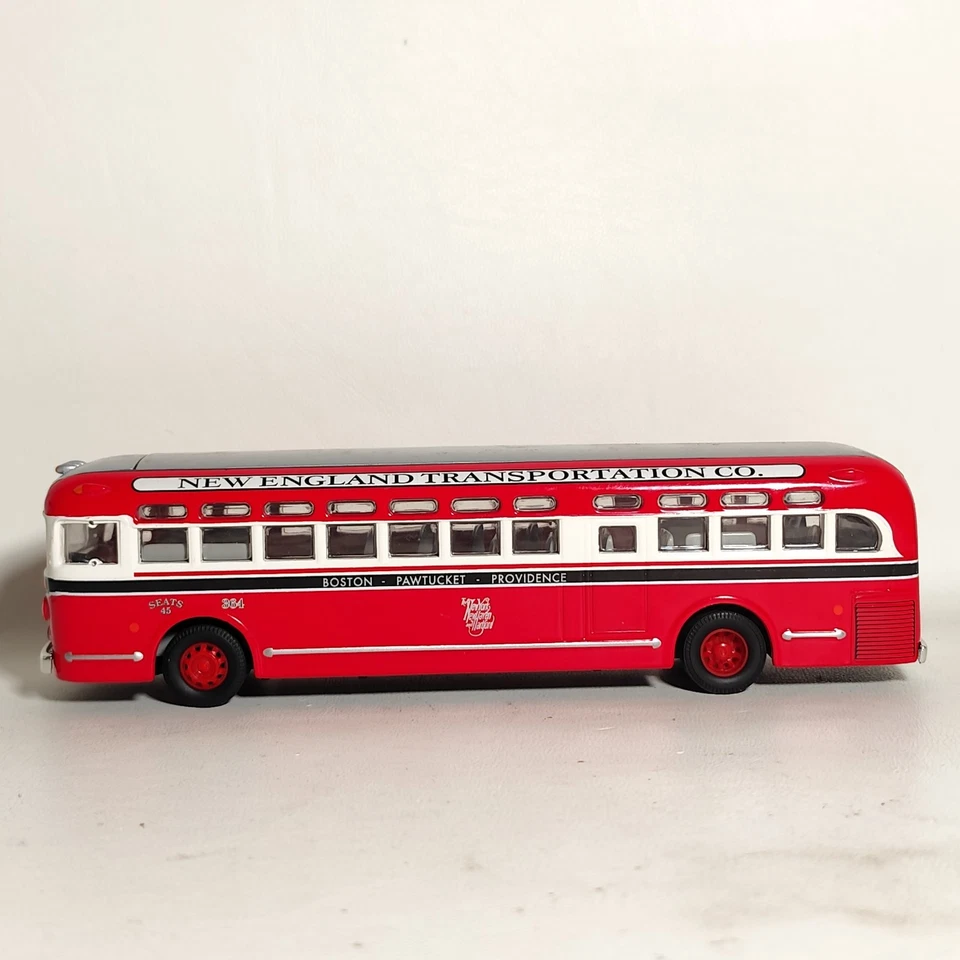 1:50 Corgi GM Bus New England Transportation Co. Providence #364 - Image 3 of 4