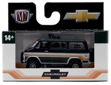M2 Machines 1971 Chevy Van Beauville 4x4 Auto Thentics R104