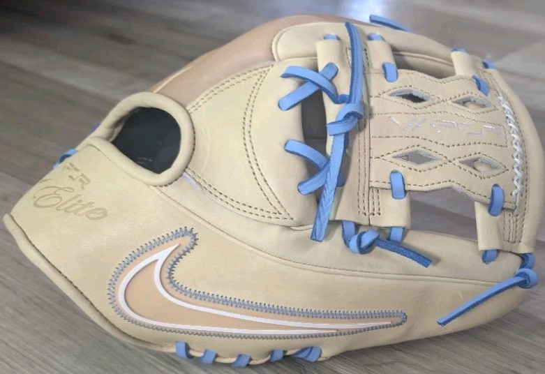 11.5 Rht Light Blue & Tan