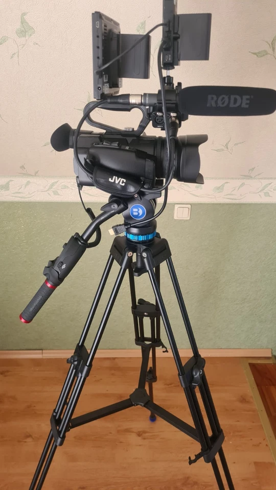 Professional 4k, Live Streaming GY-HM200E - Tripod, Monitor, Manfrotto and +++++ - Image 4 of 4