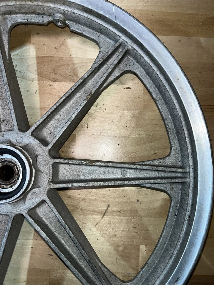 Llanta de aluminio Yamaha RD400 1976 OEM Cast Mag #6 Foto 4 de 4