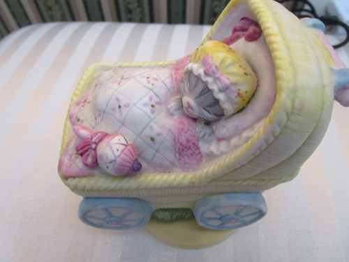 VINTAGE 1985 SCHMID KITTY CUCUMBER BABY IN CRADDLE MUSIC BOX - Picture 2 of 5