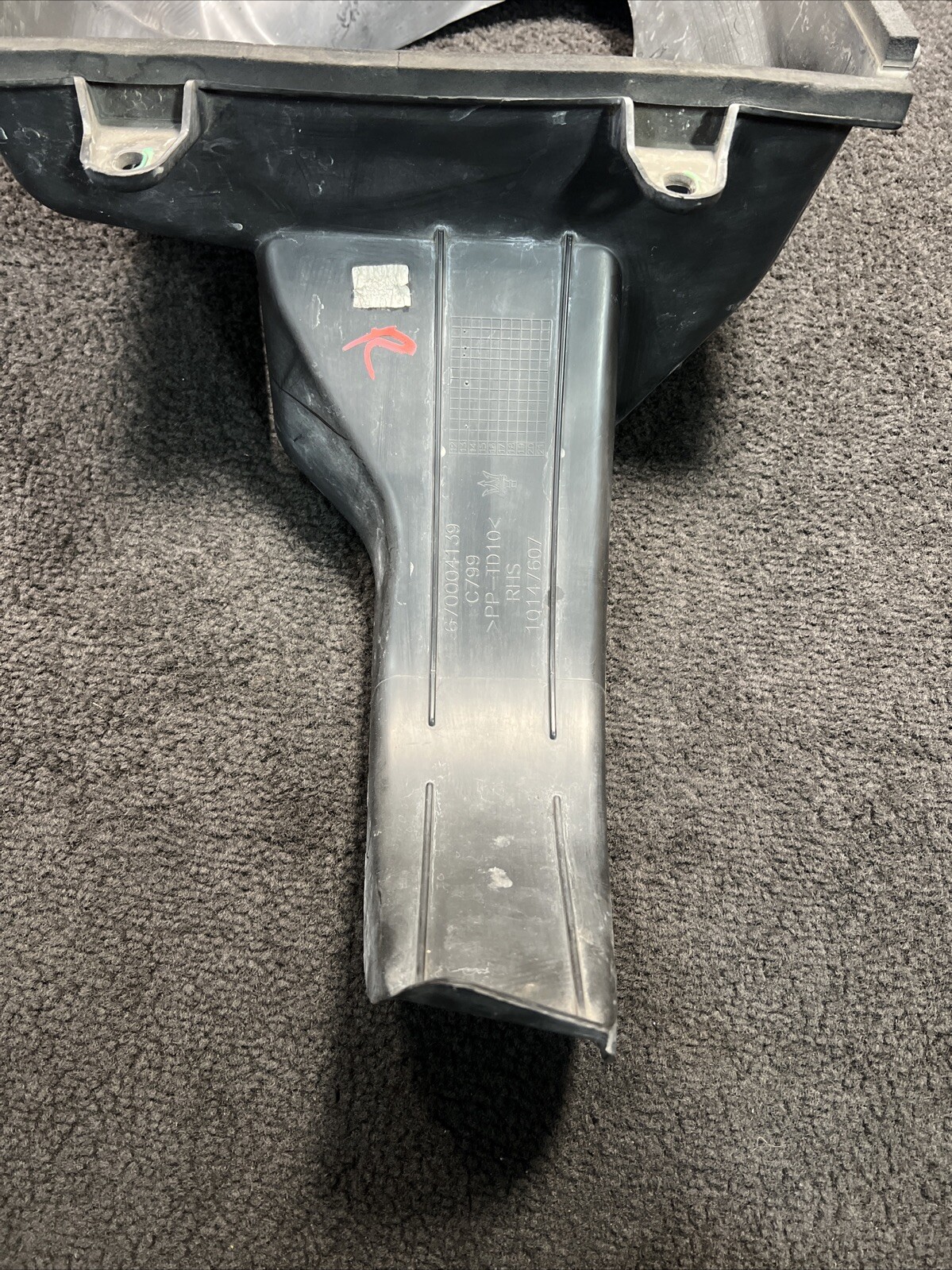 2017 Maserati Ghibli 3.0L Front Right Intercooler Duct Shroud OEM 670004139